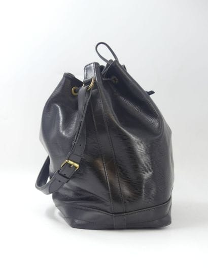 LOUIS VUITTON. Noé bag in black epi leather,...