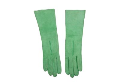HERMES. Pair of gloves in green skin. With...