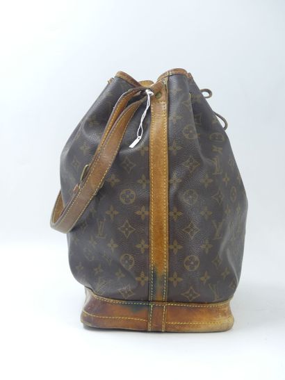 LOUIS VUITTON. Noé bag in monogram canvas...