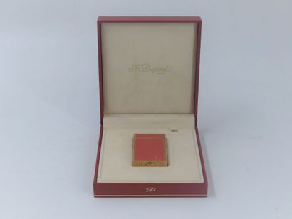 DUPONT. Lighter in gilded metal and pink...