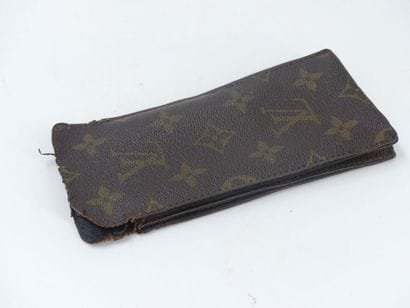 LOUIS VUITTON. Shoulder bag in monogram canvas...