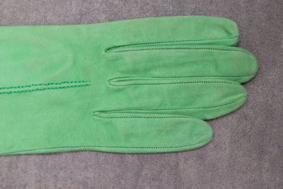 HERMES. Pair of gloves in green skin. With...