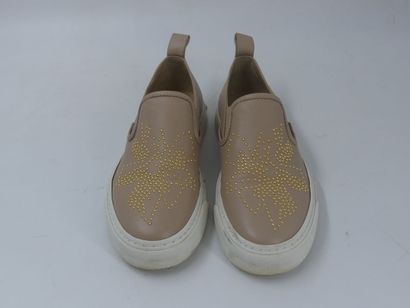 CHLOE. Pair of shoes in pink beige leather...