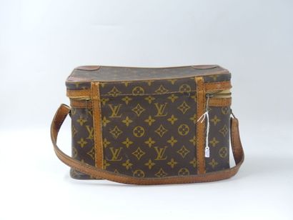 LOUIS VUITTON. Soft vanity in monogram canvas...