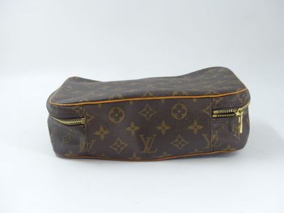 LOUIS VUITTON. Monogram canvas case. Dimensions:...