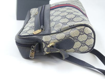 GUCCI. Shoulder bag in navy blue leather...