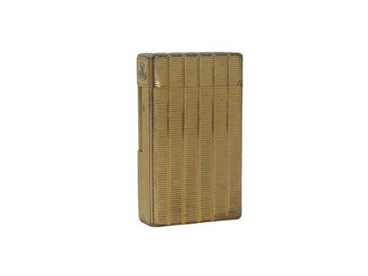 DUPONT. Lighter in gilded metal, monogrammed...
