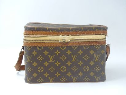 LOUIS VUITTON. Soft vanity in monogram canvas...