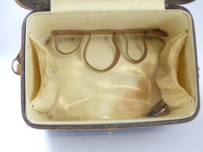 LOUIS VUITTON. Vanity in monogram canvas...
