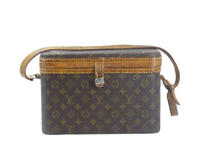 LOUIS VUITTON. Vanity in monogram canvas...