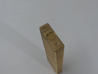DUPONT. Table lighter in gilded metal, signed...