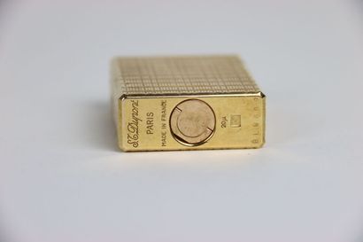S.T. DUPONT BRIQUET of Lady in gilded metal...