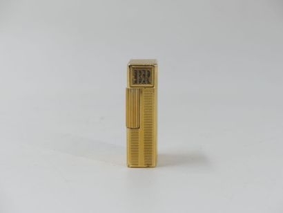 DUPONT. Lighter in gilded metal, monogrammed...