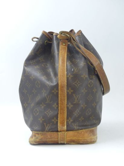 LOUIS VUITTON. Noé bag in monogram canvas...