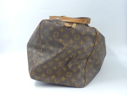 LOUIS VUITTON. Keepall 45 bag in monogram...