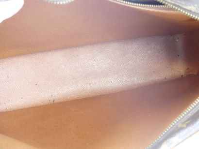 LOUIS VUITTON. Shoulder bag in monogram canvas...