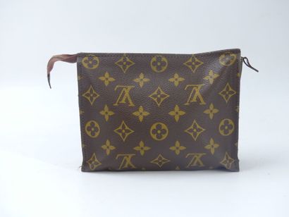 LOUIS VUITTON. Meeting of three accessories...