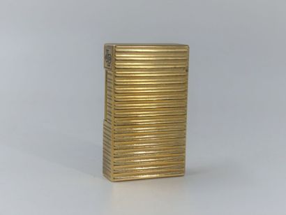 DUPONT. Lighter in gilded metal, monogrammed...