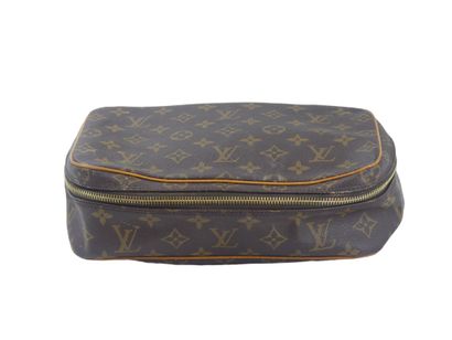 LOUIS VUITTON. Monogram canvas case. Dimensions:...