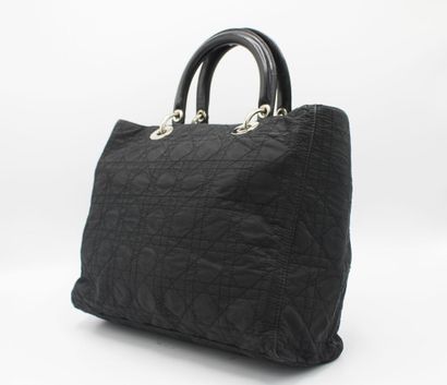 DIOR. Sac à main Lady Dior grand modèle en...