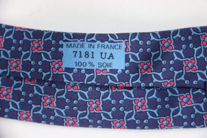 HERMES. Lot of 3 ties without their box,...