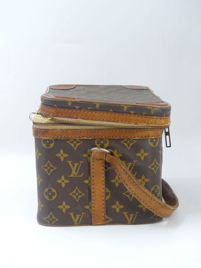 LOUIS VUITTON. Soft vanity in monogram canvas...
