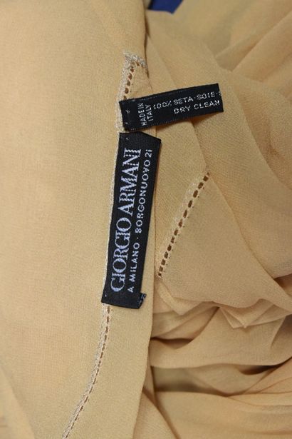 Giorgio ARMANI. Important scarf in beige...