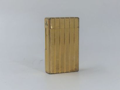DUPONT. Lighter in gilded metal, monogrammed...