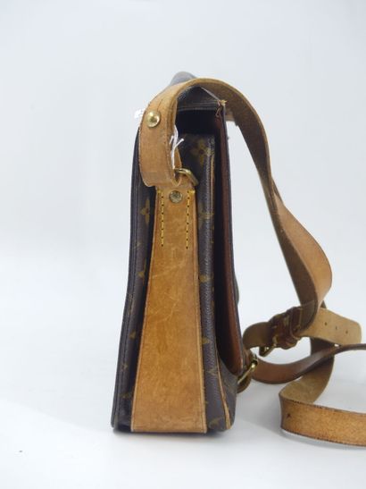 LOUIS VUITTON. Cartridge bag in monogram...