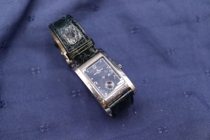 BAUME & MERCIER. Steel watch, quartz movement,...