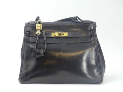 HERMES. Kelly bag 28cm in black box, gold...