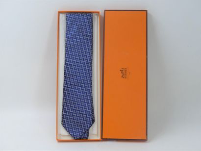 HERMES. Silk tie with navy blue background...