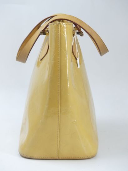 LOUIS VUITTON. Handbag in yellow patent canvas...
