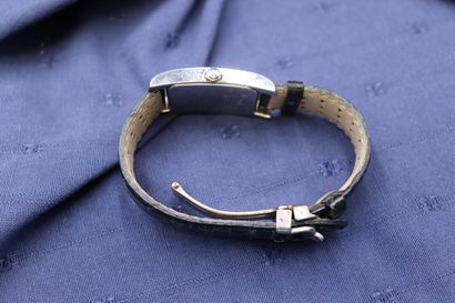 BAUME & MERCIER. Steel watch, quartz movement,...