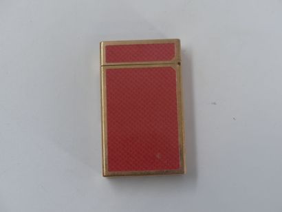 DUPONT. Lighter in gilded metal and pink...