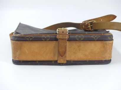 LOUIS VUITTON. Cartridge bag in monogram...