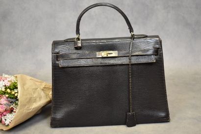 HERMES. Modèle Kelly sellier. Sac à main...