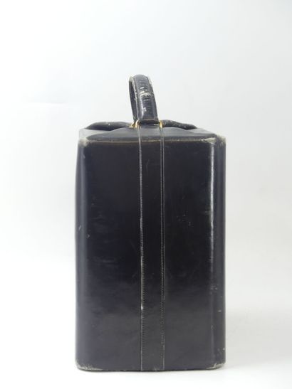 HERMES. Large toiletry bag in black box calf,...