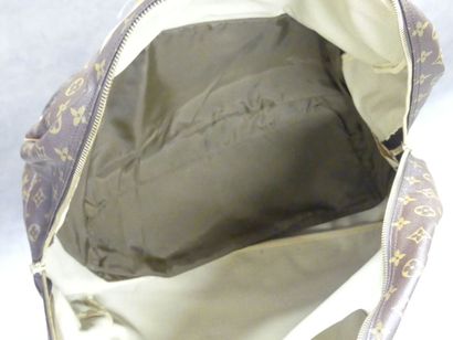 LOUIS VUITTON. Soft travel bag in monogram...