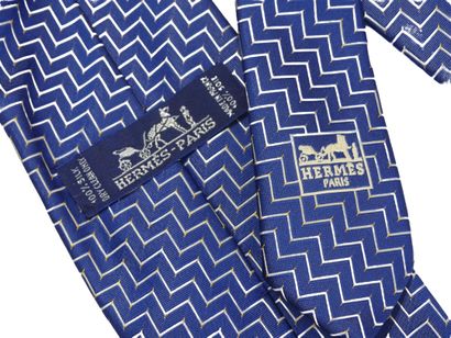 HERMES. Silk tie with navy blue background...