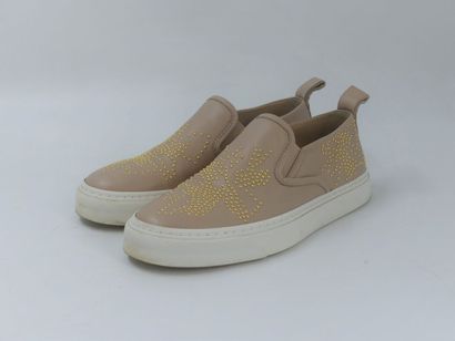 CHLOE. Pair of shoes in pink beige leather...