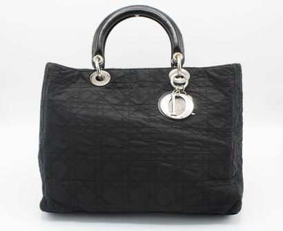 DIOR. Sac à main Lady Dior grand modèle en...
