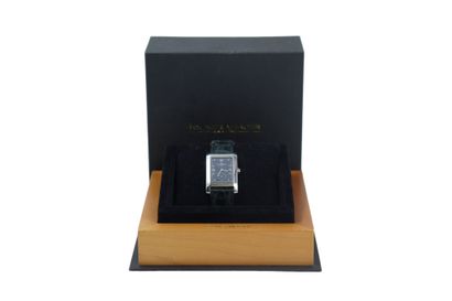 BAUME & MERCIER. Steel watch, quartz movement,...