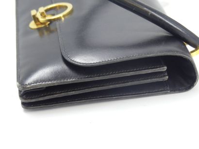 HERMES. Ring bag in black box calf, gold...