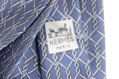 HERMES. Dark blue tie, in its box in perfect...