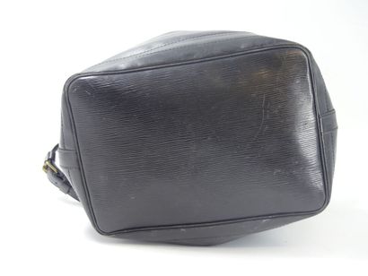 LOUIS VUITTON. Noé bag in black epi leather,...