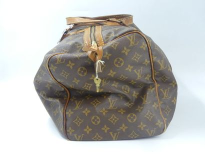 LOUIS VUITTON. Keepall 45 bag in monogram...