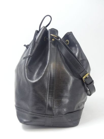 LOUIS VUITTON. Noé bag in black epi leather,...