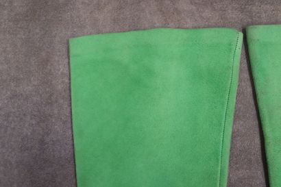 HERMES. Pair of gloves in green skin. With...