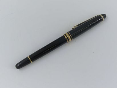 MONTBLANC. Meisterstuck model. Black resin...